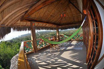 Azuluna Puerto Lopez