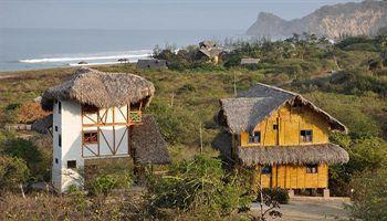 Hotel Azuluna Puerto López